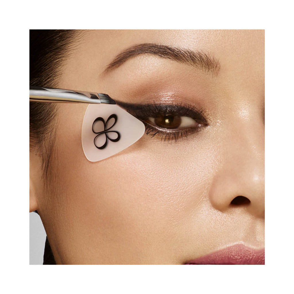 Beautyblender Liner.Designer Pro Model Background