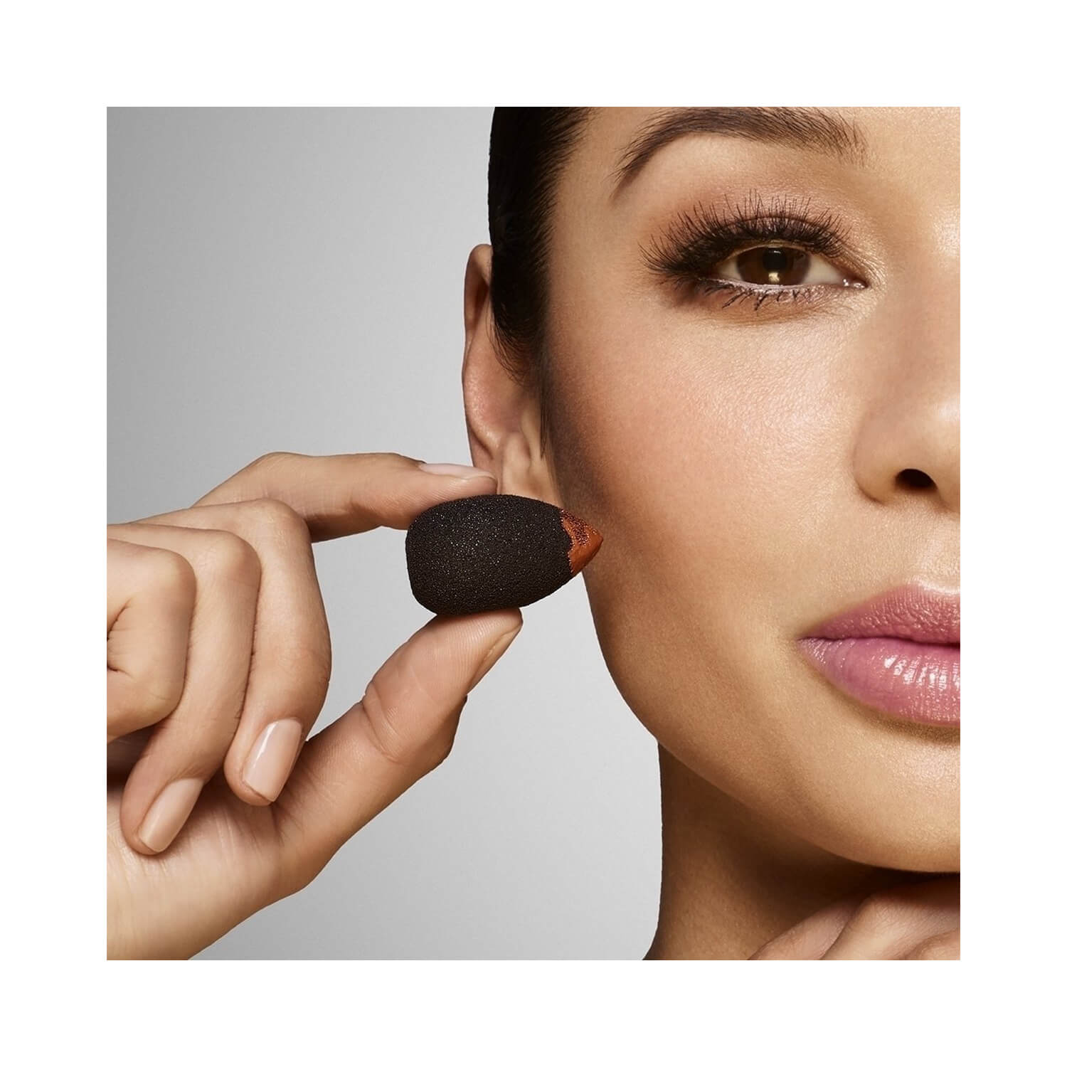 Beautyblender micro.mini Pro Model Background