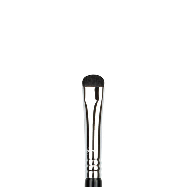 Sigma Beauty E20 Short Shader Brush Chrome