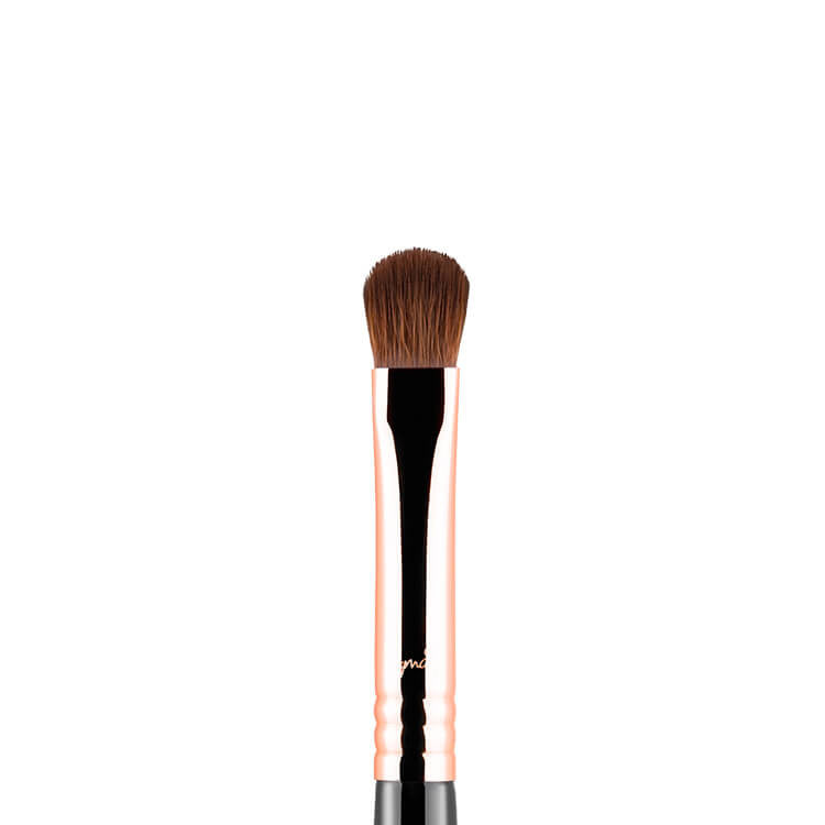 Sigma Beauty E54 Medium Sweeper Brush Copper