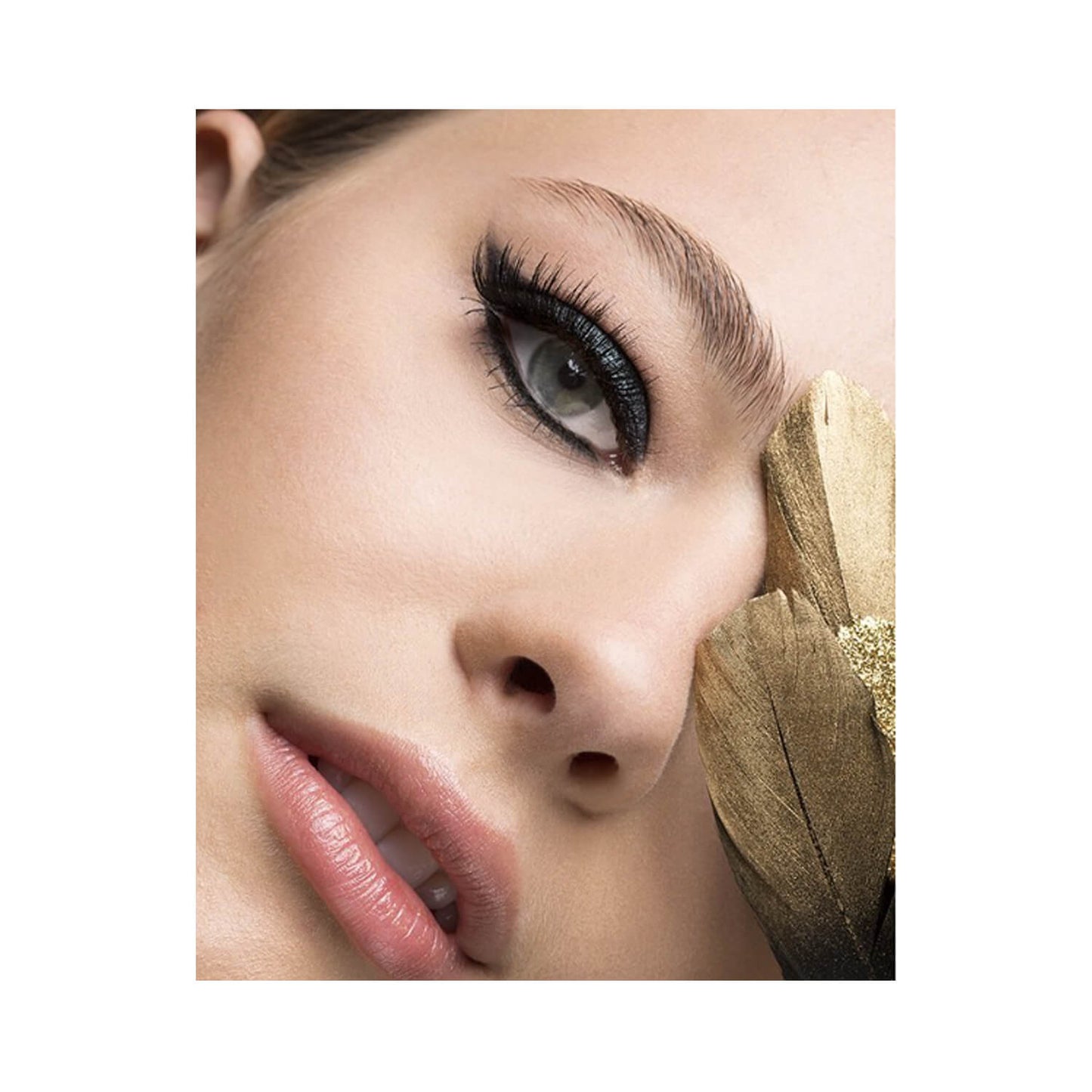 Red Cherry Red Hot Wink Shadow Effect False Eyelashes Model